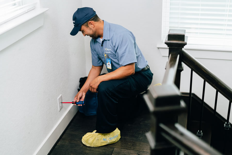 Electrical Outlet Replacement in Cedar Hill, TX